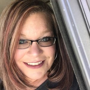 Meet your Posher, Lora